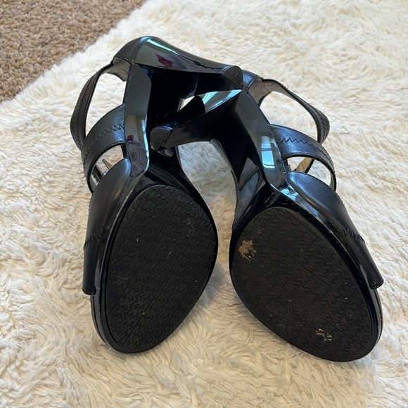 Michael Kors women’s black heels with zipper - Picture 4 of 6